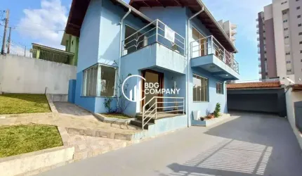 Sobrado com 3 dormitórios à venda, 195 m² por R$ 840.000,00 - Alto da Glória - Irati/PR
