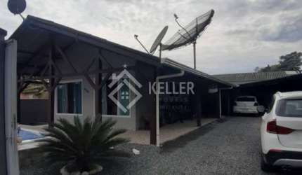 Casa com Piscina em Penha - SC