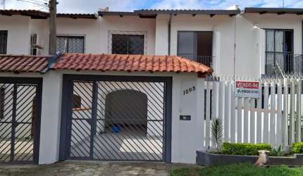 Sob reformado em condomínio, amplo espaço coletivo, ótimo para crianças.