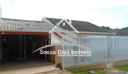 Ótima Casa com 03 Quartos - com Garagem Coberta.
