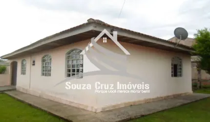 Casa em Alvenaria em Amplo Terreno de Esquina.