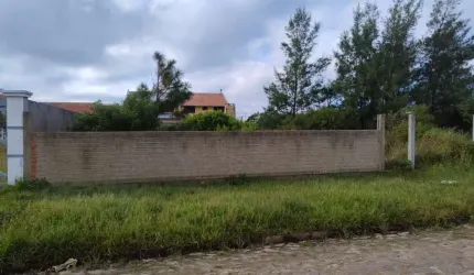 Excelente Terreno na praia, já murado,  em Imbé.