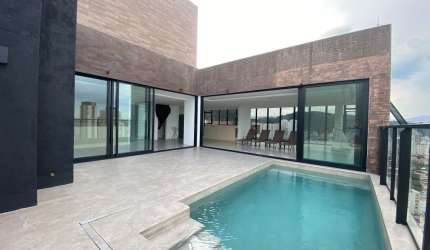 Cobertura vista mar 4 suítes, 4 vagas,  320m², piscina , prédio com lazer completo no José Menino em Santos