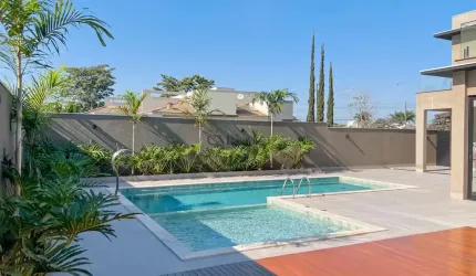 Casa em Condomínio com 4 suítes - 310m² - 4 vagas