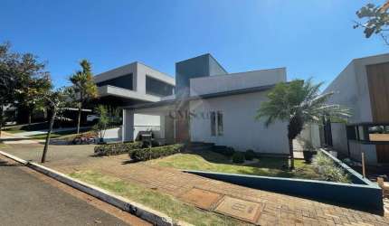 Casa em Condomínio com 4 quartos à Venda - 250 m²
