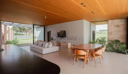 Casa em Condomínio com 4 suítes à Venda - 285m²