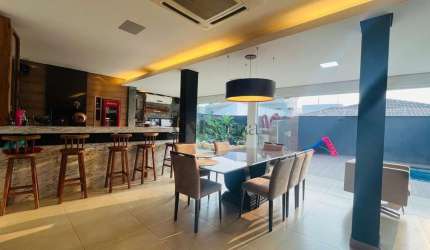 Casa em Condomínio 3 quartos - 300m² -