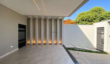 Casa com 3 quartos na região Leste de Londrina.