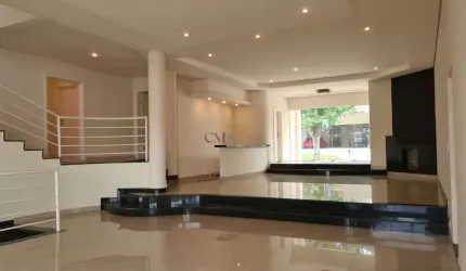 Casa em Condomínio com 5 suítes - 900m²