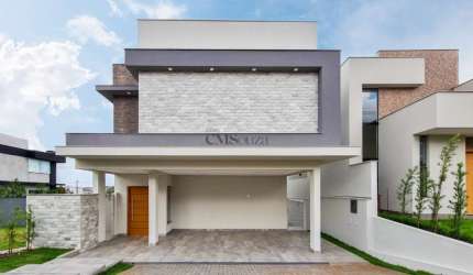 Casa em condomínio à venda - 210m²