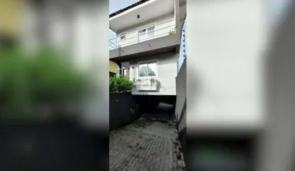 Casa em condomínio fechado com 3 quartos à venda na Rua Sapopema, Santa Cândida, Curitiba por R$ 710.094