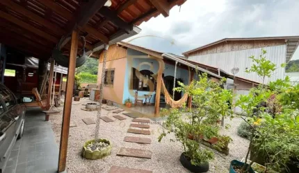 Casa no Alto Perequê à venda