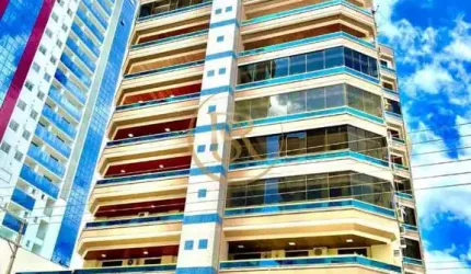 Apartamento a 50 metros do mar no bairro Meia Praia