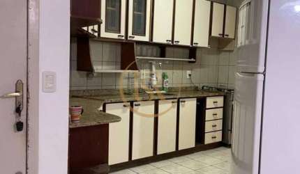 Apartamento à venda a 250 metros do mar na Meia Praia