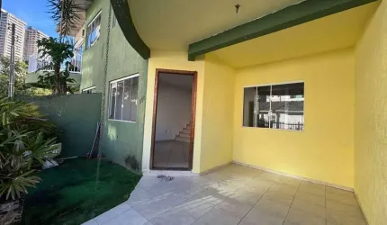 Sobrado disponível para locação anual em Meia Praia