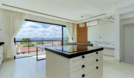 Sobrado com 3 quartos, 2 vagas, Bairro Alto - Curitiba