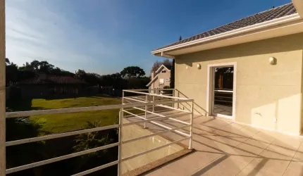 Casa em Condomínio Fechado - Santa Felicidade