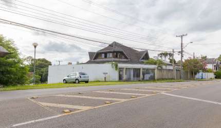 Casa com 4 suítes, 4 vagas, no Bairro Vista Alegre - Curitiba/PR