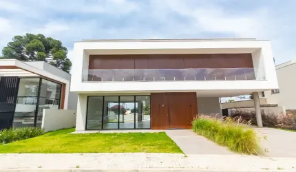 Casa nova com 4 suítes e com 4 vagas no Orleans - Curitiba/PR.