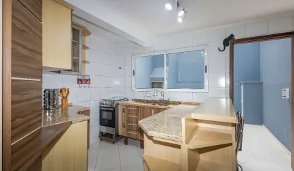 Sobrado Triplex em condominio, 3 quartos, suíte, 2 vagas,  Tingui - Curitiba/PR 