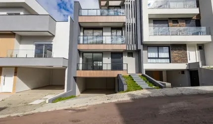 Residência em condomínio no Bairro Alto