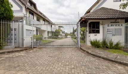 Sobrado Triplex em condomínio no São Lourenço