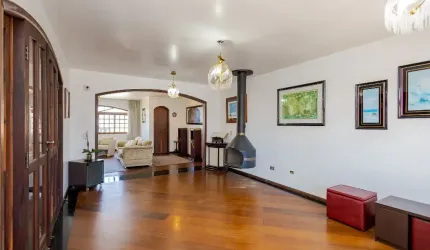 Excelente CASA COMERCIAL/RESIDENCIAL -  554m² Construído - 5 Quartos / 4 Suítes - Terreno de 686 m² CAJURU - OPORTUNIDADE
