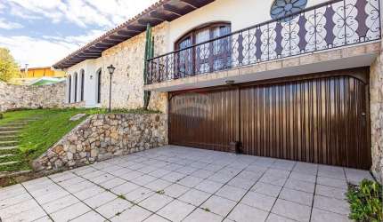 Excelente casa comercial - Centro Cívico