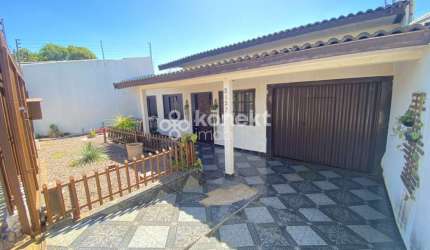 Casa com 3 dormitorios e Edicula no  Floresta  -  Cascavel
