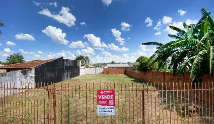 Terreno com 420m² no bairro Universitário  -  Cascavel