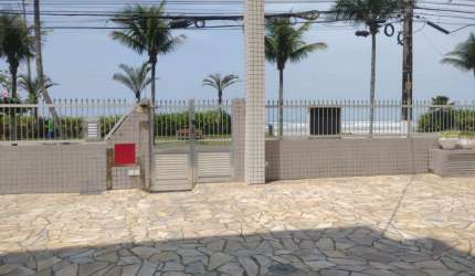 Kitnet em prédio frente ao mar