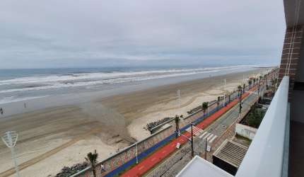 Apartamento 03 dormitorios,  frente ao mar