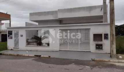 CASA COM PISCINA SEMI MOBILIADA E COM SALA COMERCIAL