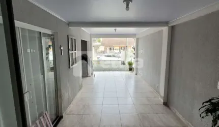 Lindo Sobrado em Condomínio Fechado com 4 suítes cercado pela natureza