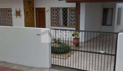Excelente Casa de 3 Dormitórios com Edícula no Bairro São Judas em Itajaí