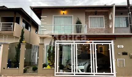 SOBRADO DE 3 DORMITÓRIOS NO BAIRRO MURTA, ITAJAÍ Localização privilegiada .