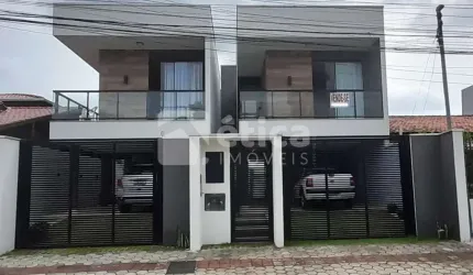 VENDE-SE LINDO SOBRADO DE 3 DORMITÓRIOS  SEMI-MOBILIADO - ALTO PADRÃO - SÃO VICENTE - ITAJAÍ