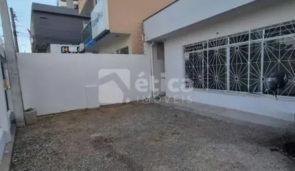 Casa Comercial no Centro de Itajaí. Espaço, Conforto e Localização