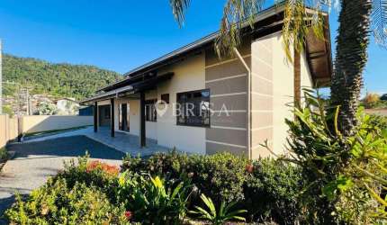 CASA NO BAIRRO JARAGUÁ ESQUERDO