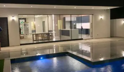 Casa de esquina a venda, 04 suítes, 06 vagas, mobiliada no Pontal do Parana PR