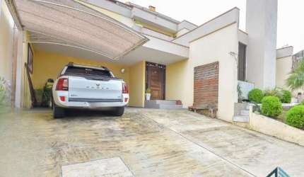 Casa com edícula a venda, 04 quartos sendo 02 suítes, no Bairro Guabirotuba em Curitiba PR
