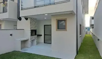 Sobrado novo com amplo terreno, 03 quartos c/suíte, no centro Canasvieiras em Florianópolis SC