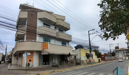 Prédio Comercial e Residencial 05 apartamentos e sala comercial  em Camboriú - SC