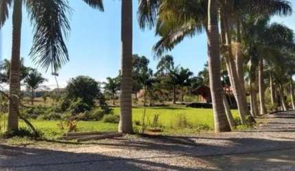 Sítio lindo, com casa e barracão, a 400 metros da BR 101 (até janeiro vai ser calçada) no bairro Morretes em Tijucas - SC