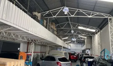 Barracão e Loja em 02 terrenos com 999m², próximo a concessionaria Servopa, no Rebouças em Curitiba PR