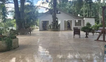 Chácara LINDA com 3 casas a venda 9.000m2, bem localizada em Contenda - PR
