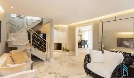 Casa em condomínio, 04 quartos sendo 03 suítes, piscina, área de lazer, em Santa Felicidade Curitiba PR