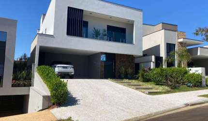 Sobrado a venda com 3 suítes no Condomínio Alto do Castelo