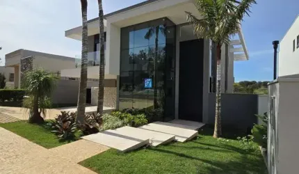 Casa à Venda em Condomínio Alphaville 3 - 4 suítes