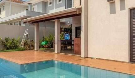 Casa a venda com 4 dormitórios sendo 2 suítes no Condomínio